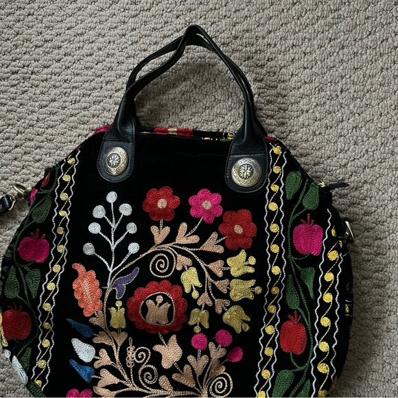 Absolutely GORGEOUS Embroidered Colorful Bag - Picture 4 of 14